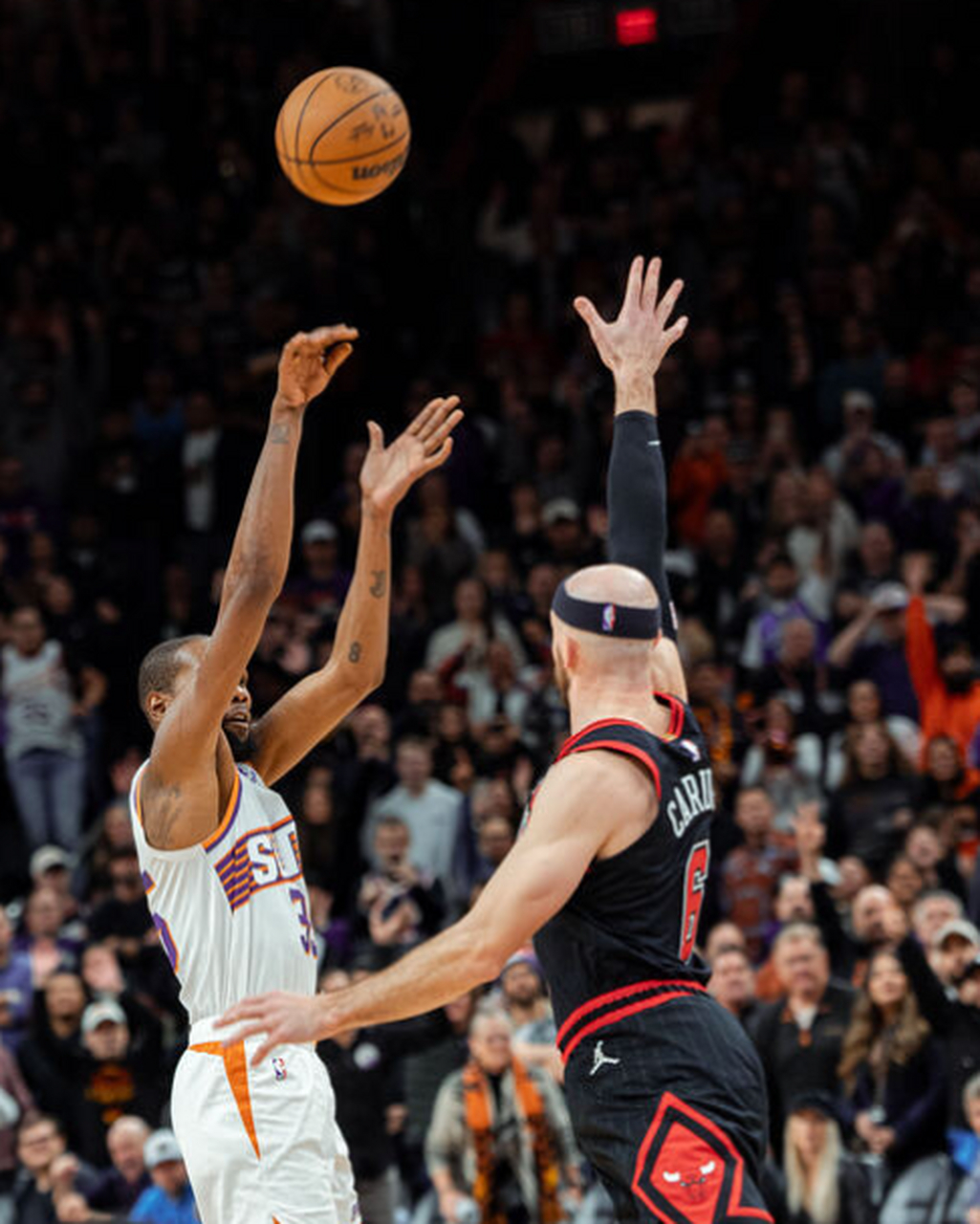 九游体育- 巴西杜兰特运球出界 